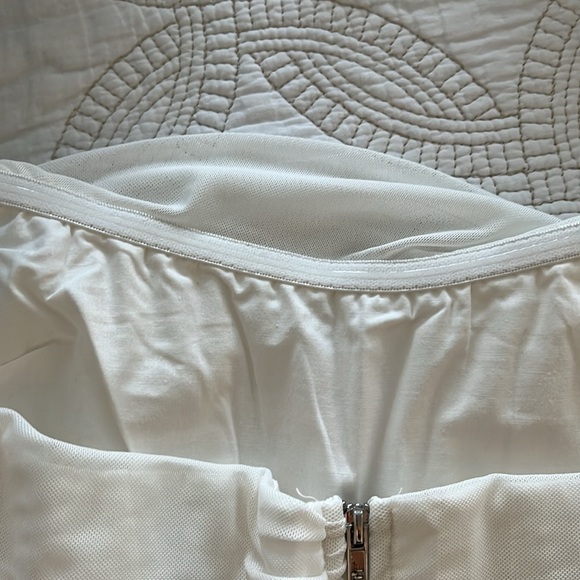 White
XS
Zipper closure - Picture 4 of 5
